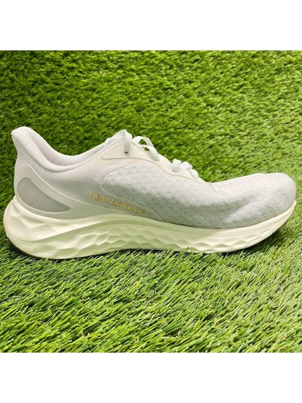 New Balance Fresh Foam Arishi v4 Womens Size 8 Gray White Running Shoes Sneakers